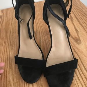 Black and gold 6 inch heels